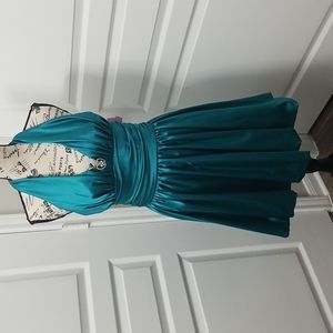 New Gorgeous Lenovia Teal Prom Dress Small